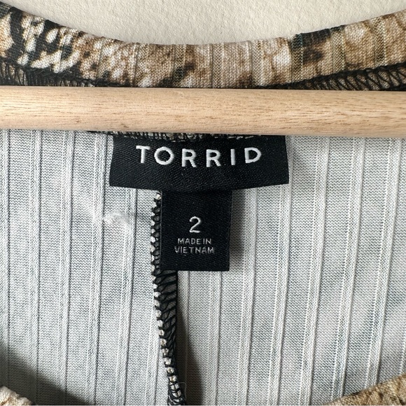 🔴 SOLD Torrid Women’s Too Snake Print - Picture 3 of 5